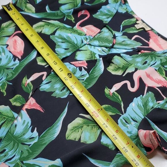 NEW PINK FLAMINGO TROPICAL WRINKLE FREE TOP M medium NWT - Picture 2 of 12